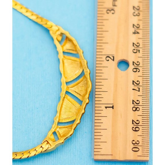 Vintage Gold Tone Majestic Necklace by Avon - 19 inch - N15 - Picture 4 of 4